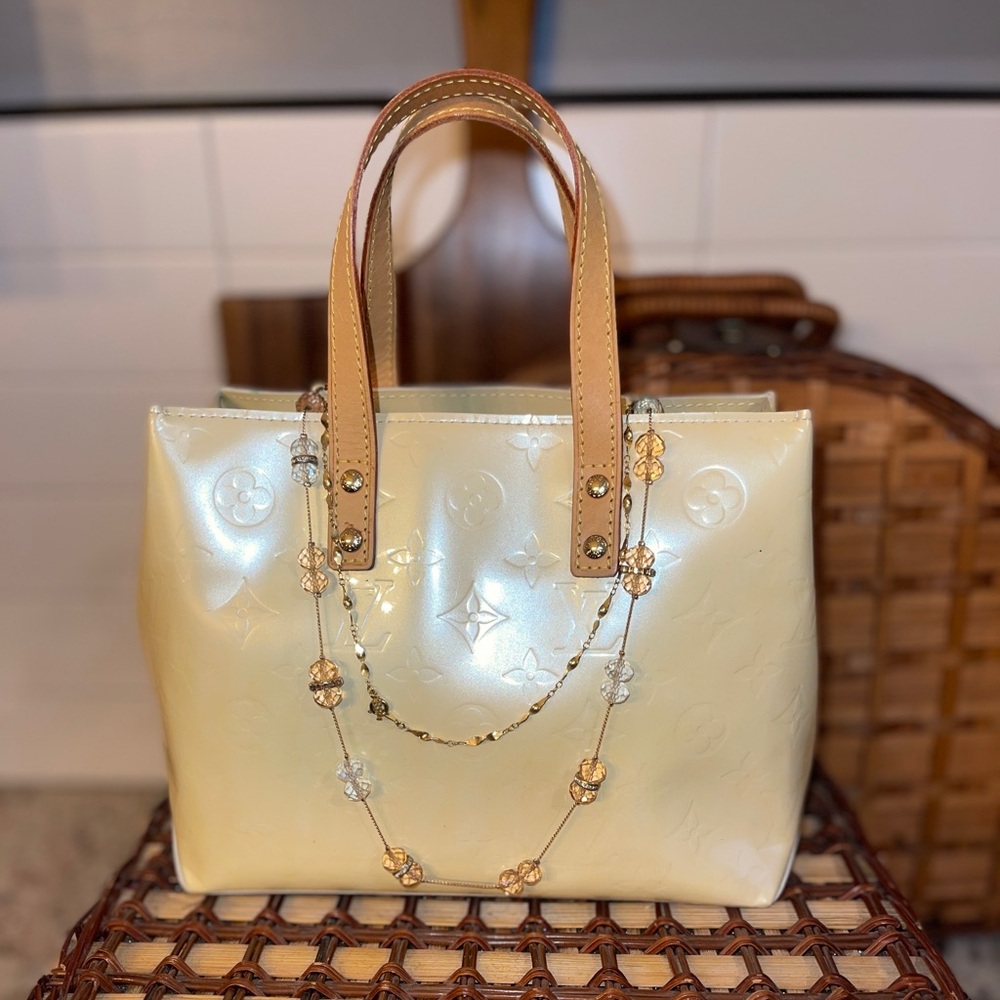 Louis Vuitton Authentic Vernis Leather Monogram Tote